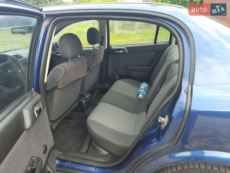 Седан Opel Astra 2005 в Путивле