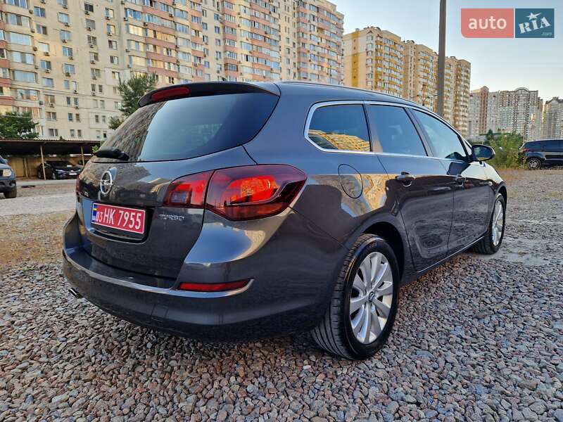 Універсал Opel Astra 2012 в Києві
