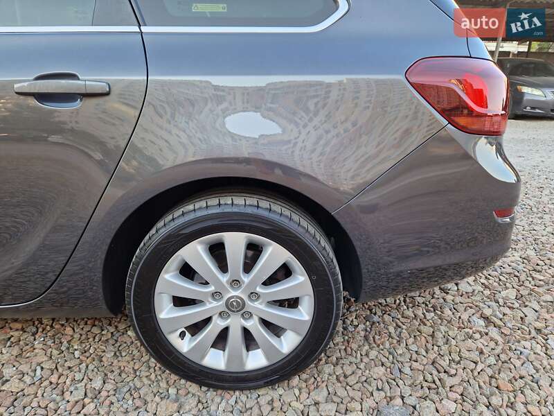 Універсал Opel Astra 2012 в Києві