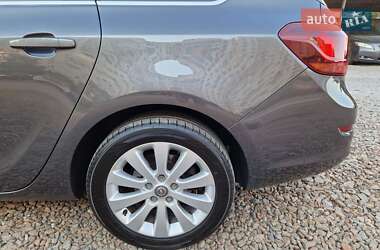 Универсал Opel Astra 2012 в 