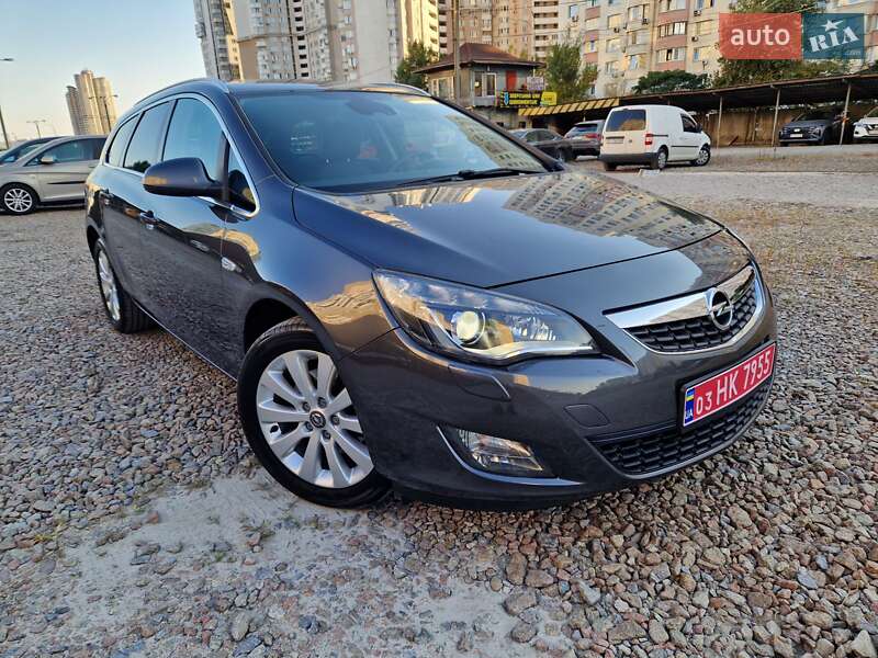 Универсал Opel Astra 2012 в 