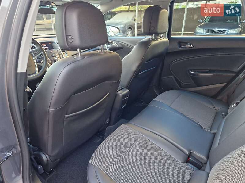 Універсал Opel Astra 2012 в Києві