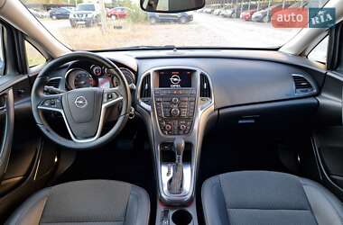 Универсал Opel Astra 2012 в 
