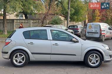 Хэтчбек Opel Astra 2006 в 