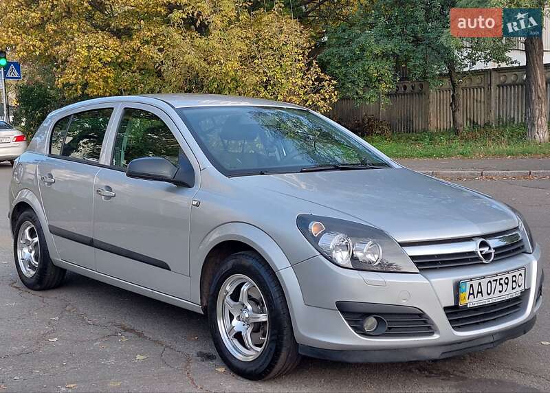Хэтчбек Opel Astra 2006 в 