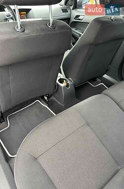 Универсал Opel Astra 2010 в 