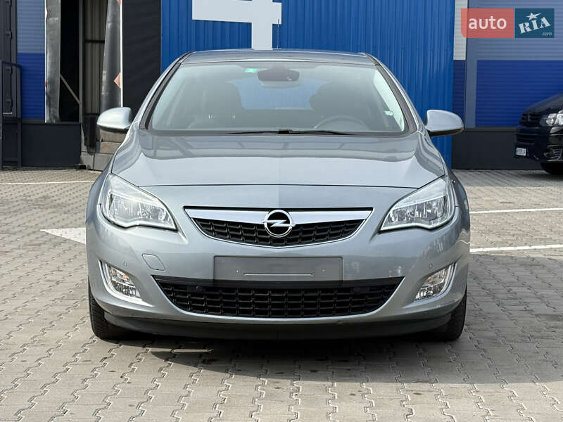 Хетчбек Opel Astra 2011 в Рівному