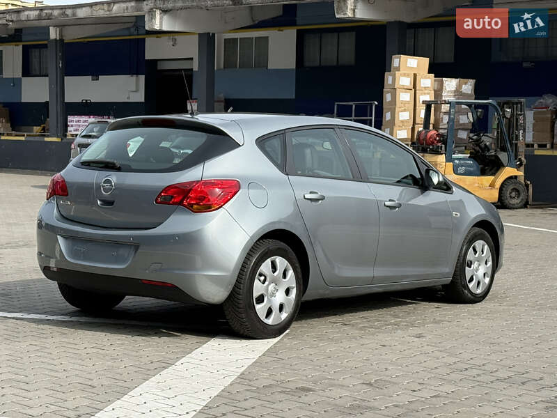 Хетчбек Opel Astra 2011 в Рівному