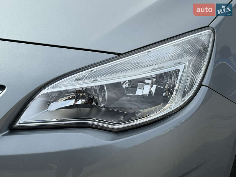 Хетчбек Opel Astra 2011 в Рівному