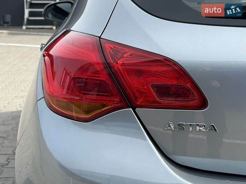Хетчбек Opel Astra 2011 в Рівному