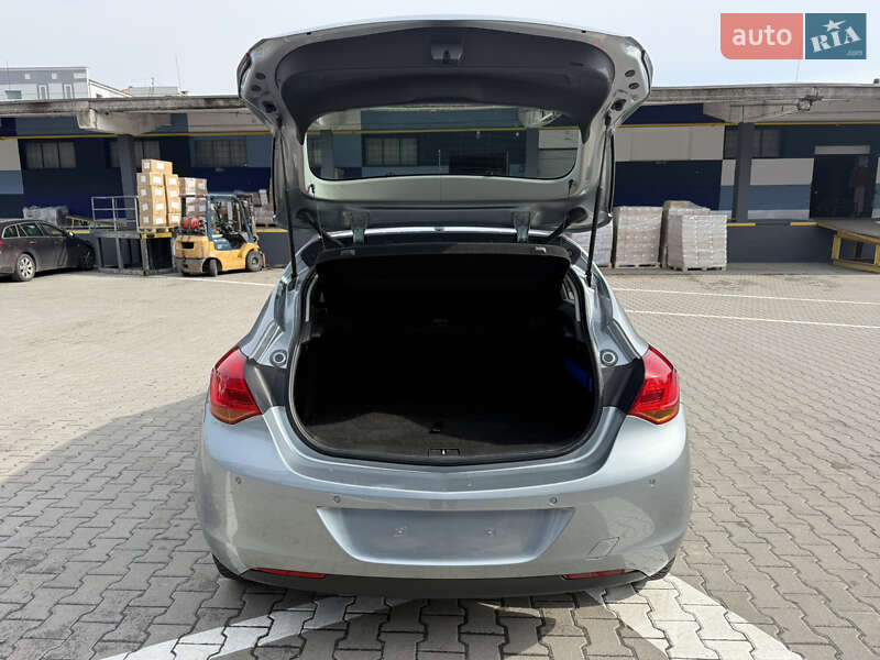 Хетчбек Opel Astra 2011 в Рівному