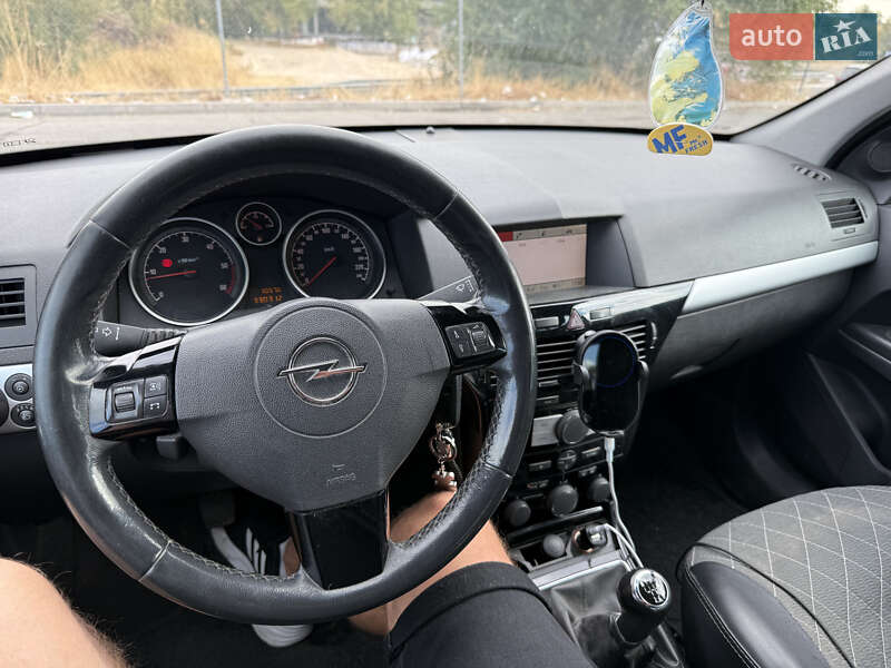 Универсал Opel Astra 2010 в Косове