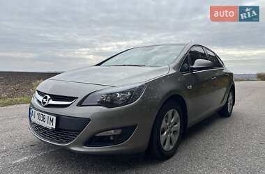 Седан Opel Astra 2015 в Ржищеві