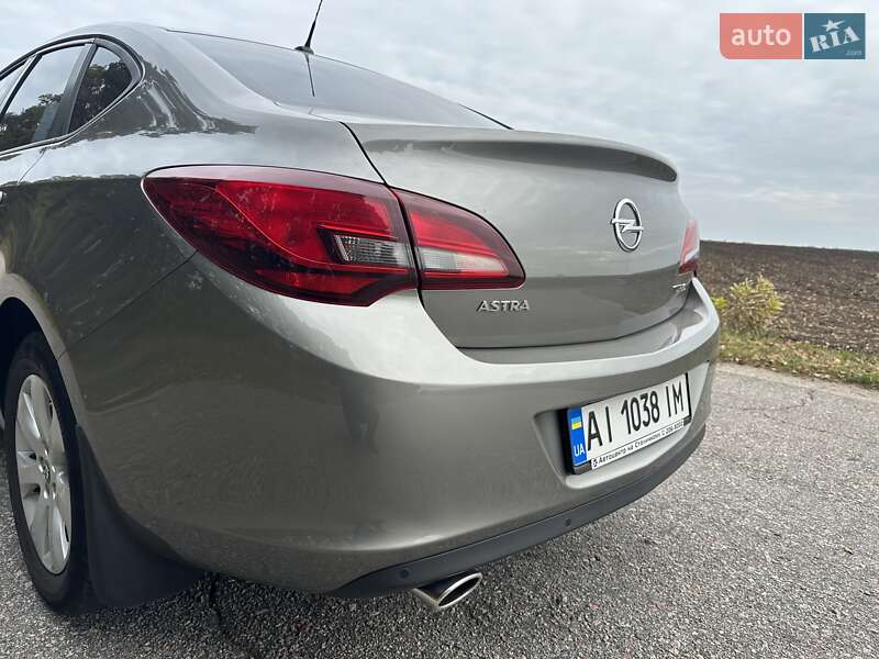 Седан Opel Astra 2015 в Ржищеве фото 10 Седан Opel Astra 2015 в Ржищеве