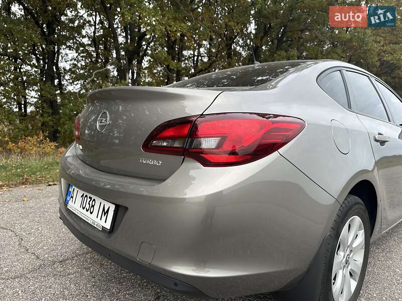 Седан Opel Astra 2015 в Ржищеве фото 11 Седан Opel Astra 2015 в Ржищеве
