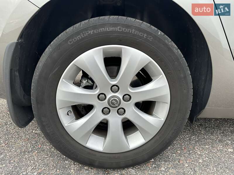 Седан Opel Astra 2015 в Ржищеве фото 12 Седан Opel Astra 2015 в Ржищеве