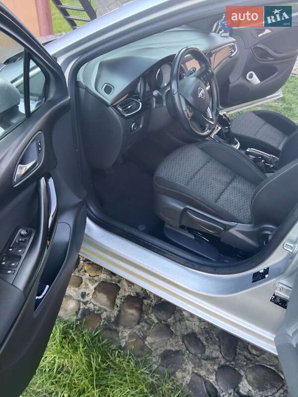 Хэтчбек Opel Astra 2017 в Черновцах