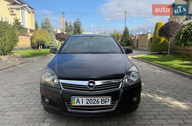 Хэтчбек Opel Astra 2012 в 