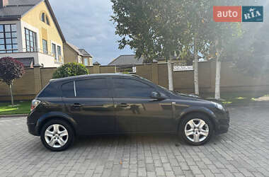 Хэтчбек Opel Astra 2012 в 