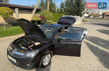 Хэтчбек Opel Astra 2012 в 