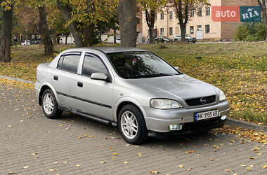 Седан Opel Astra 2005 в 