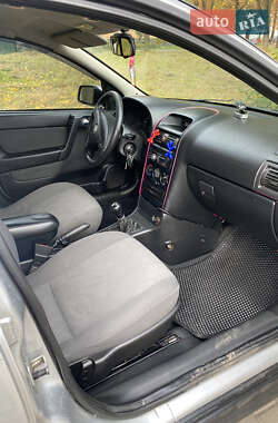 Седан Opel Astra 2005 в 