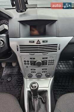Седан Opel Astra 2012 в 