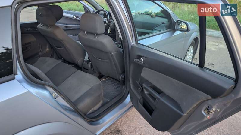 Универсал Opel Astra 2006 в Житомире
