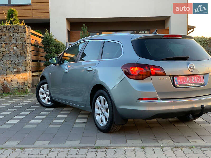 Универсал Opel Astra 2015 в Стрые
