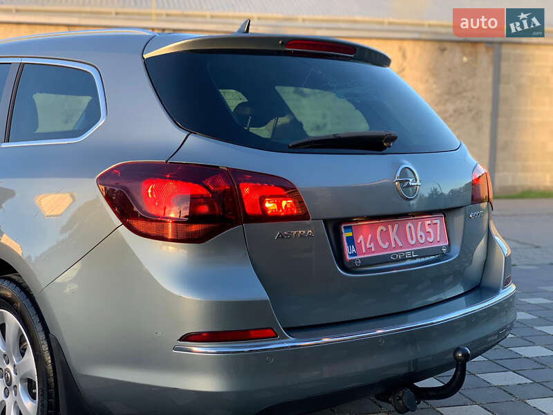 Универсал Opel Astra 2015 в Стрые