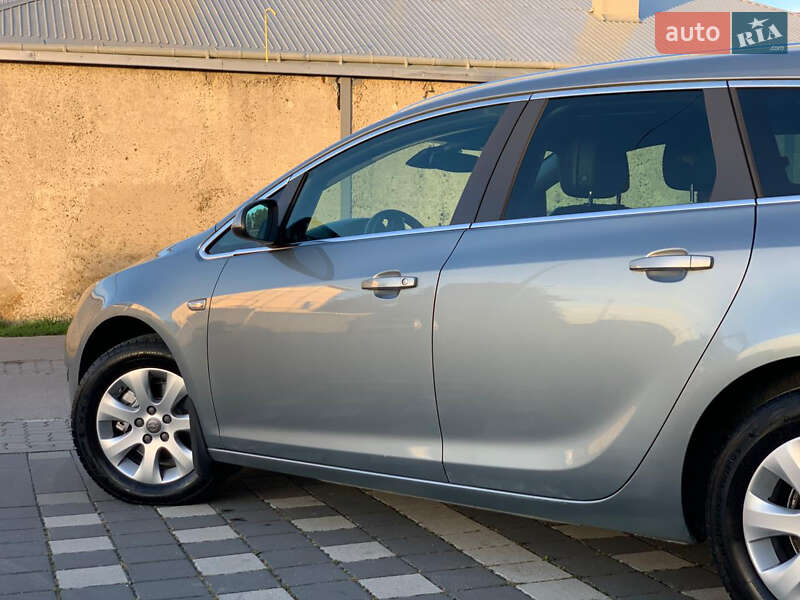 Универсал Opel Astra 2015 в Стрые