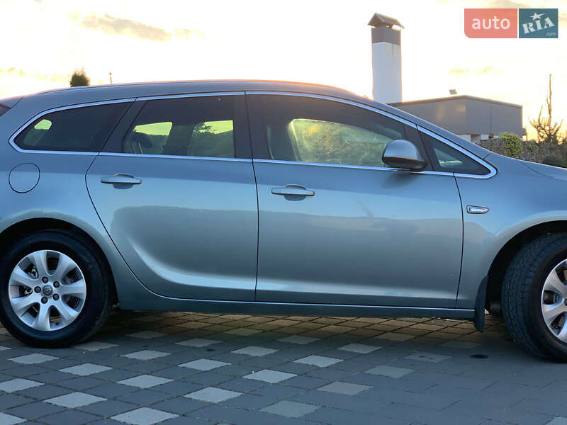 Универсал Opel Astra 2015 в Стрые