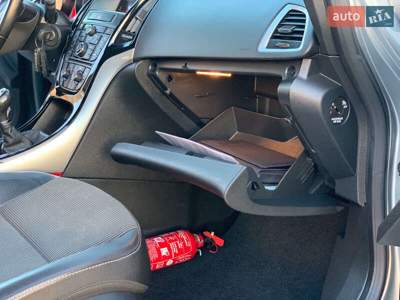 Универсал Opel Astra 2015 в Стрые
