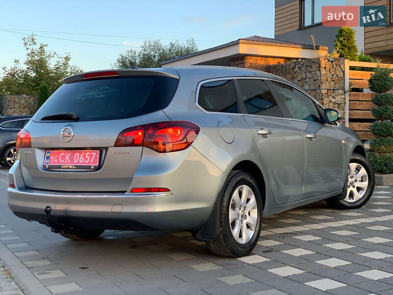 Универсал Opel Astra 2015 в Стрые