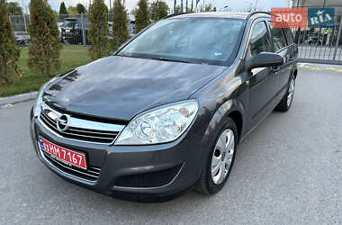 Универсал Opel Astra 2010 в 