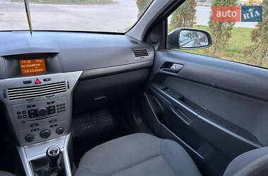 Универсал Opel Astra 2010 в 