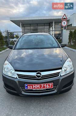 Универсал Opel Astra 2010 в 