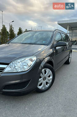 Универсал Opel Astra 2010 в 