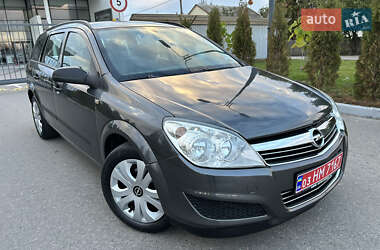 Универсал Opel Astra 2010 в 