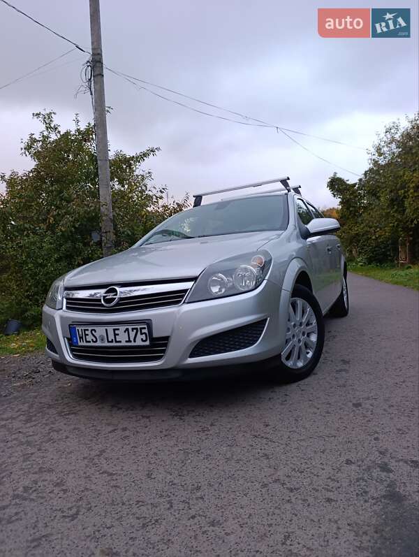 Универсал Opel Astra 2009 в Луцке