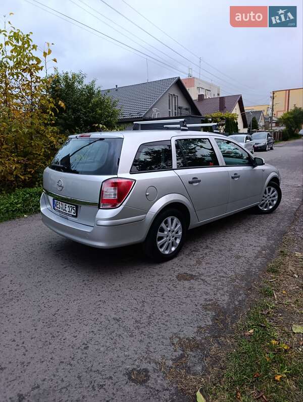 Универсал Opel Astra 2009 в Луцке