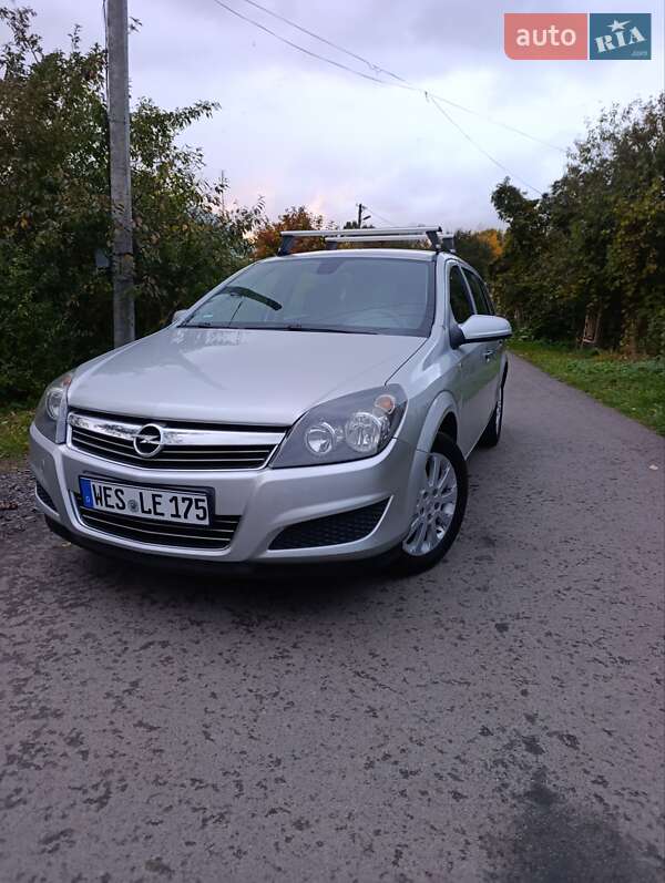 Универсал Opel Astra 2009 в Луцке