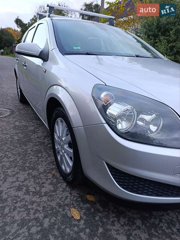 Универсал Opel Astra 2009 в Луцке