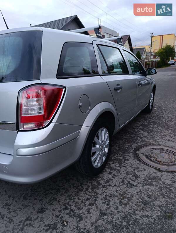 Универсал Opel Astra 2009 в Луцке