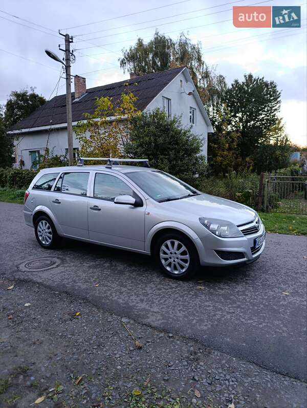 Универсал Opel Astra 2009 в Луцке