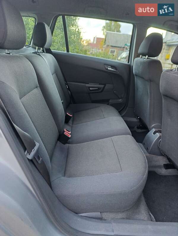 Универсал Opel Astra 2009 в Луцке