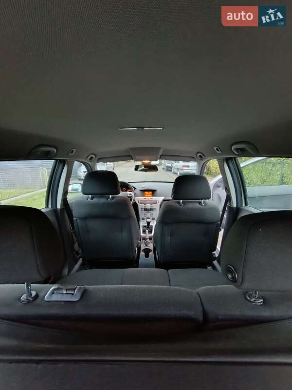 Универсал Opel Astra 2009 в Луцке