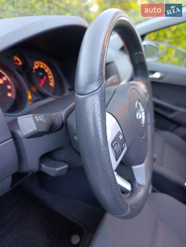 Универсал Opel Astra 2009 в Луцке
