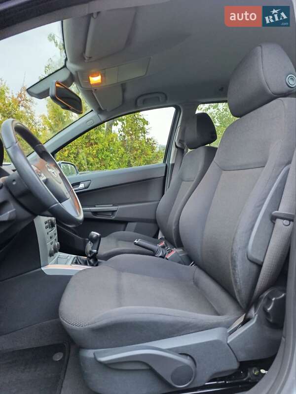 Универсал Opel Astra 2009 в Луцке