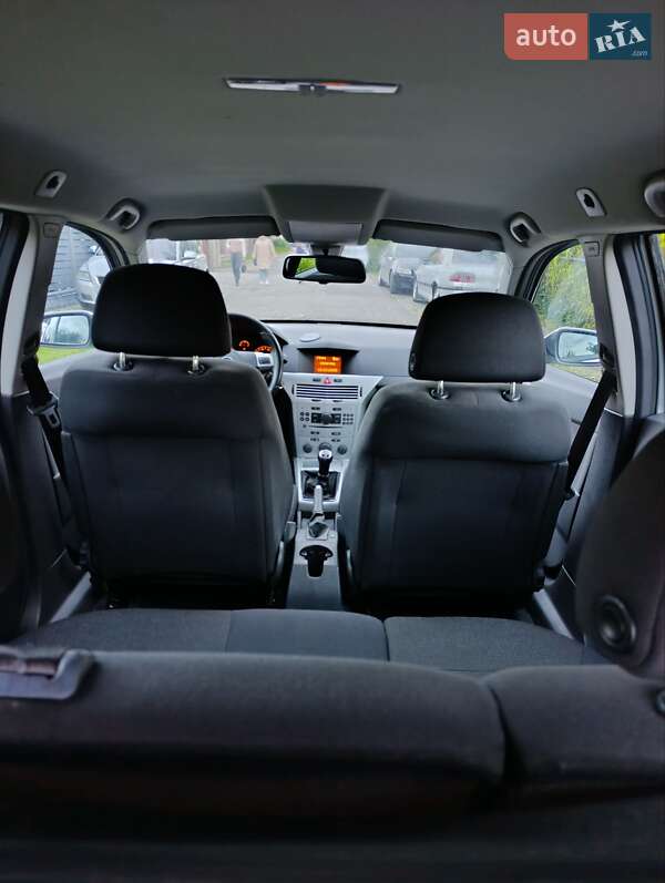 Универсал Opel Astra 2009 в Луцке